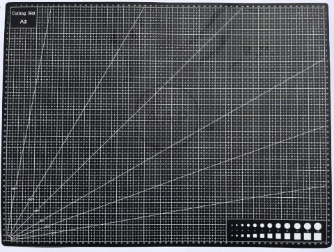 MATA DO CIĘCIA SAMOGOJĄCA A2 60 X 45 CM CZARNA MODELARSKA 5 WARSTWOWA 3 MM